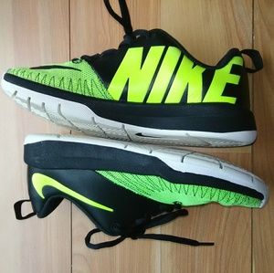 Nike Team Hustle D7 Boys Shoes